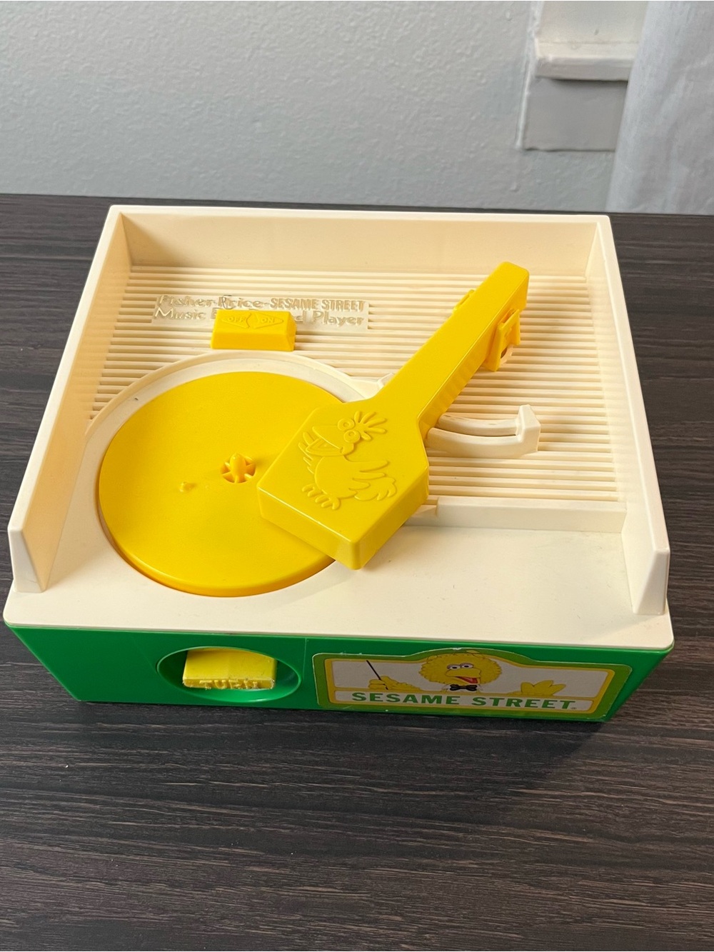 VTG 1971 FISHER PRICE MUSIC BOX RECORD PLAYER WITH ALL 5 RECORDS. Works
